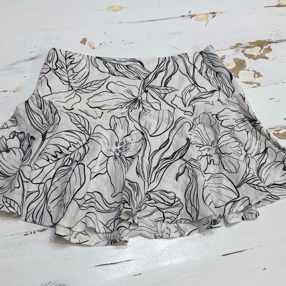 H&M Flared Floral Mini Skirt - Picture 3 of 9